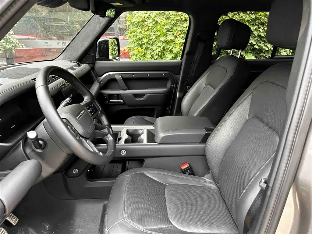 Land Rover Defender 2025 110 3.0T P400 X фото 6