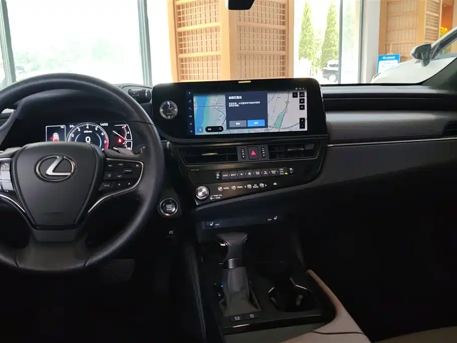 Lexus ES 2023 200 Excellence Edition фото 13