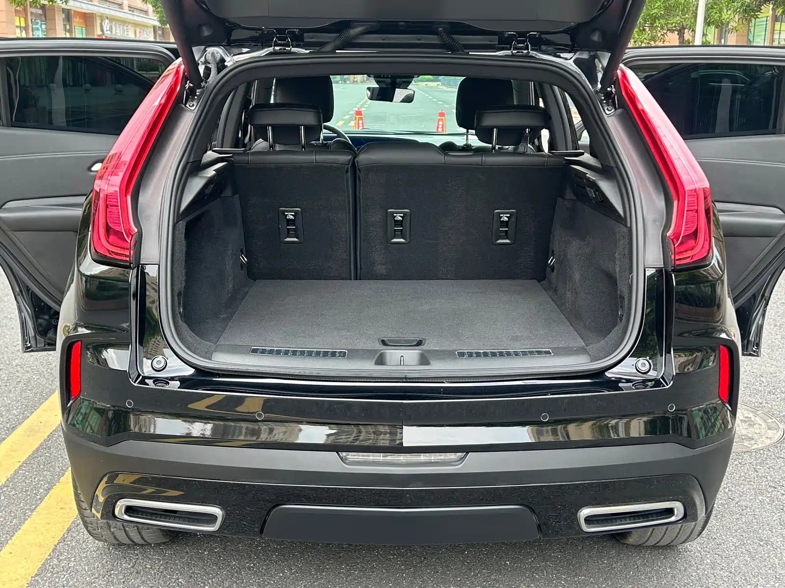 Photo 15 - Cadillac XT4