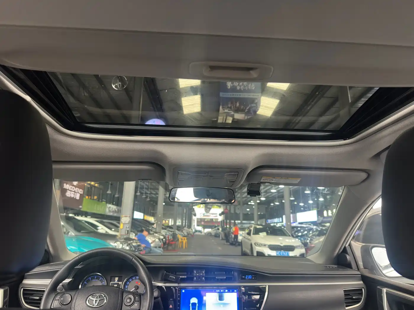 Toyota Corolla 2014 1.8L CVT GLX-i фото 13