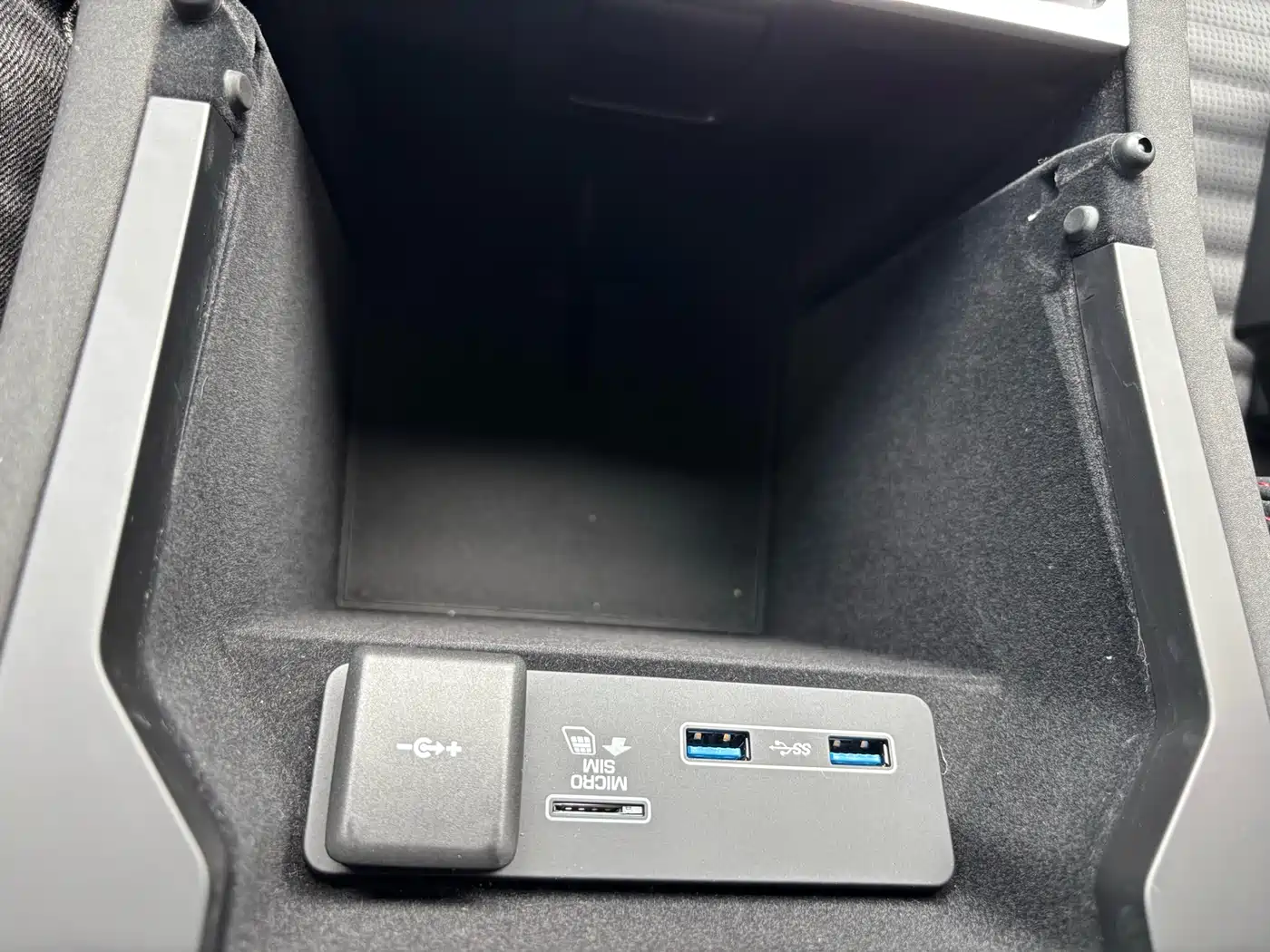 Land Rover Discovery Sport 2021 249PS R-Dynamic S Performance Edition фото 22