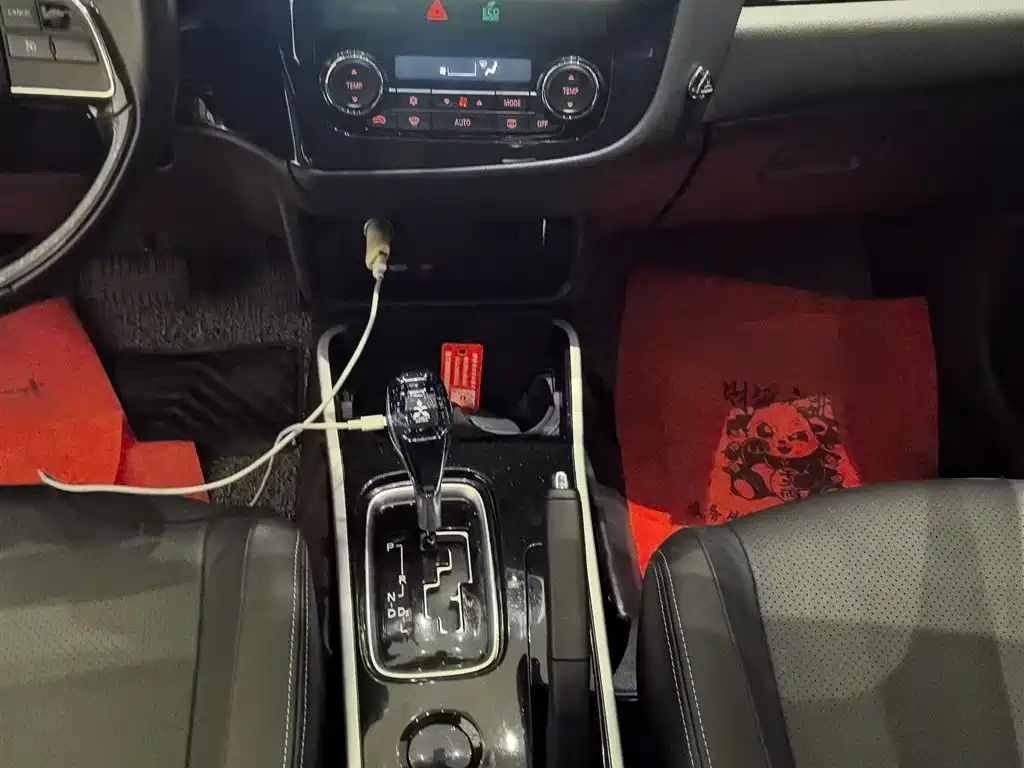 MITSUBISHI OUTLANDER