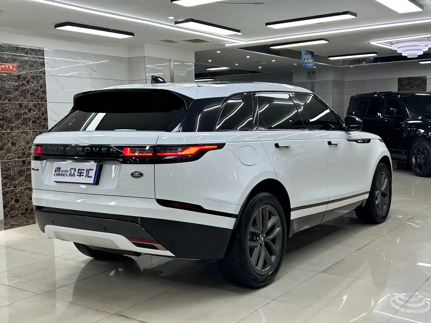 Фото 21 - Land Rover Range Rover Velar