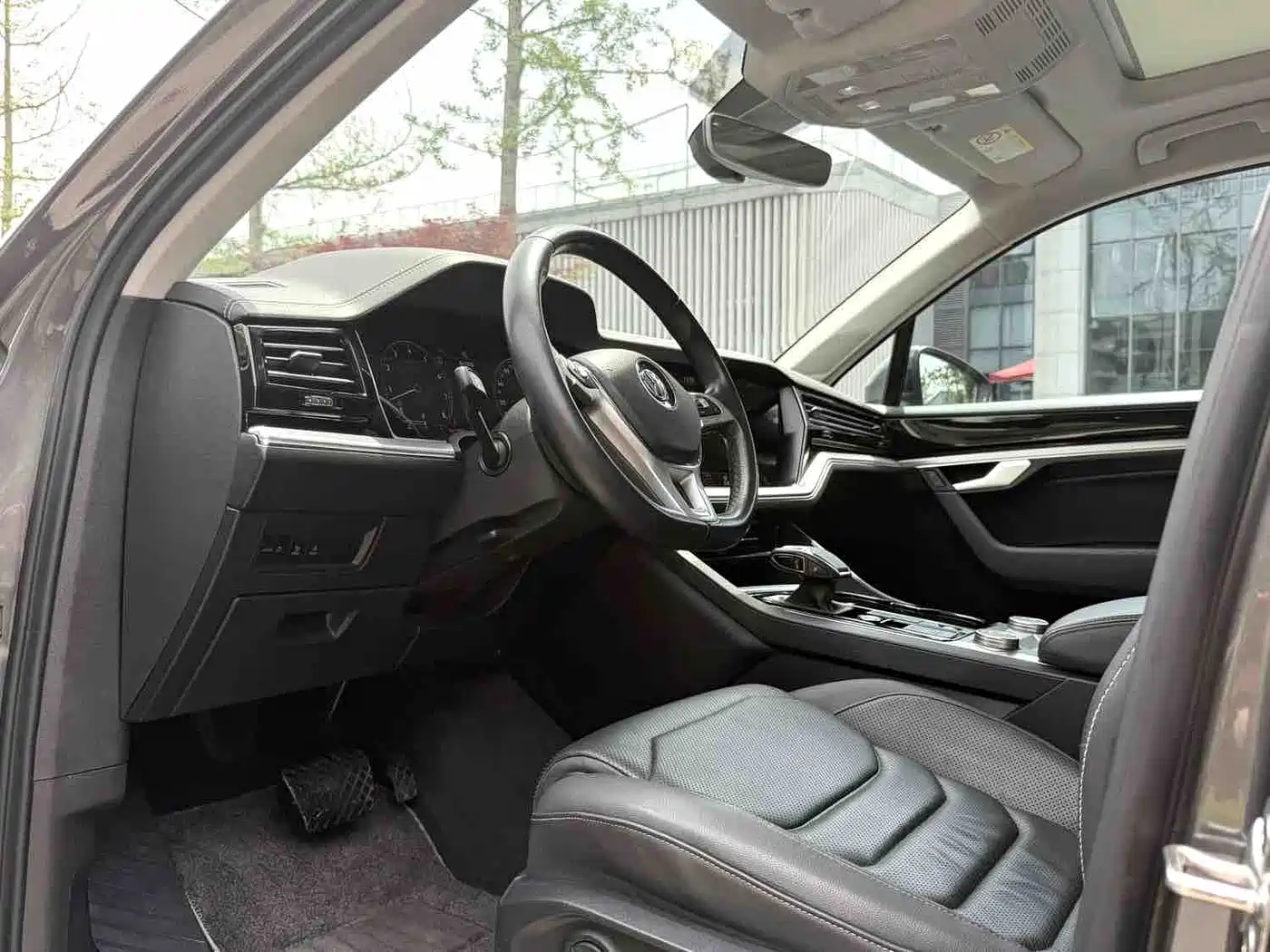 Volkswagen Touareg 2019 3.0TSI Sharp Edge Edition China V фото 5
