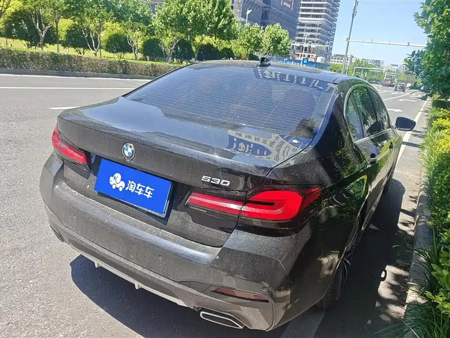 BMW 5 Series 2022 530Li Leading M Sport Package фото 3