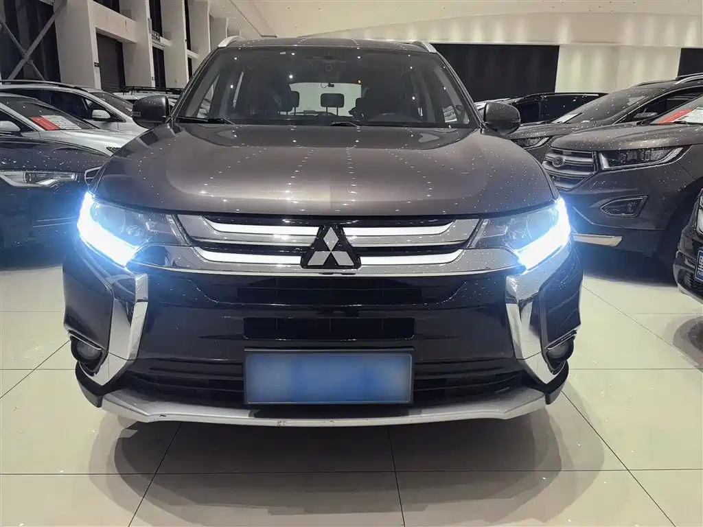 MITSUBISHI OUTLANDER