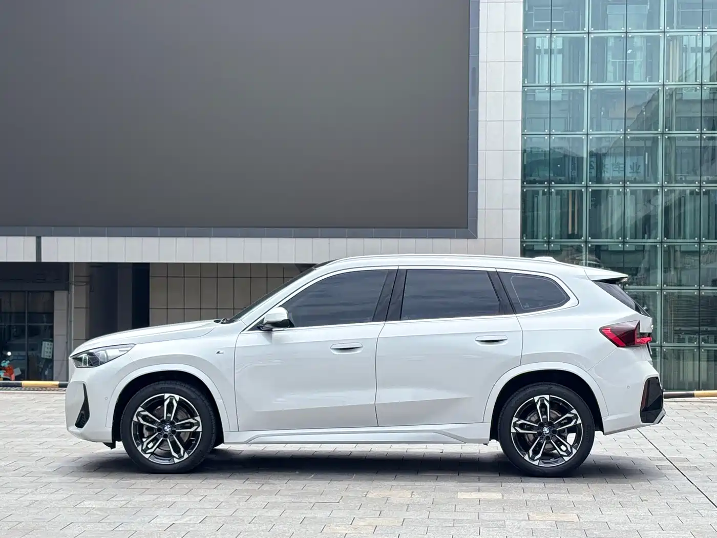 BMW X1 2023 sDrive25Li M Sport Package фото 14