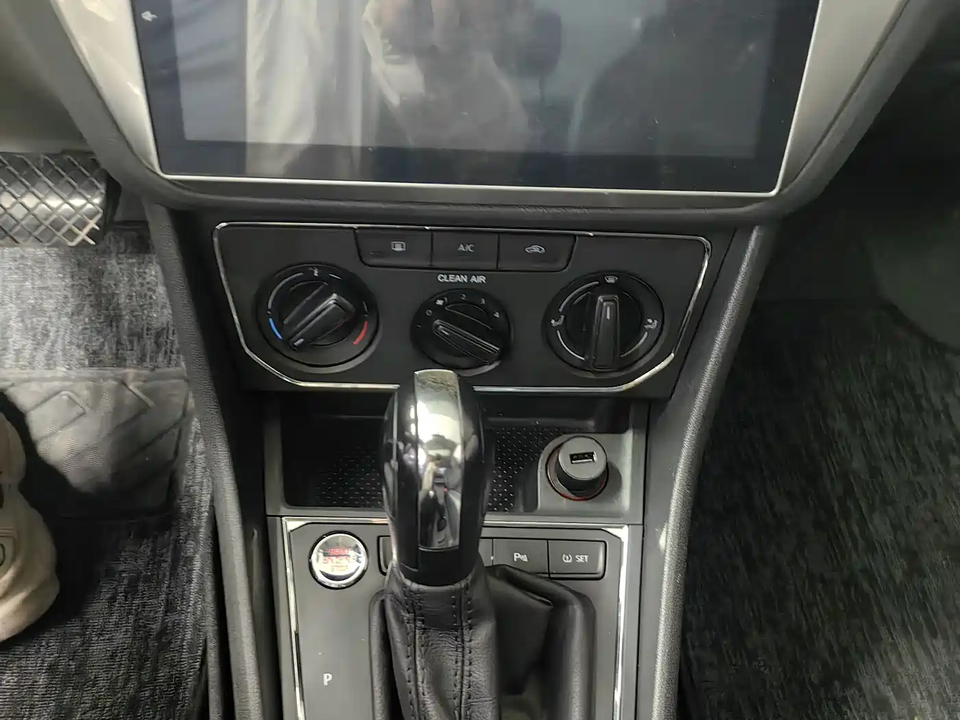 Volkswagen Lavida 2017 1.6L Automatic Comfort Edition фото 9