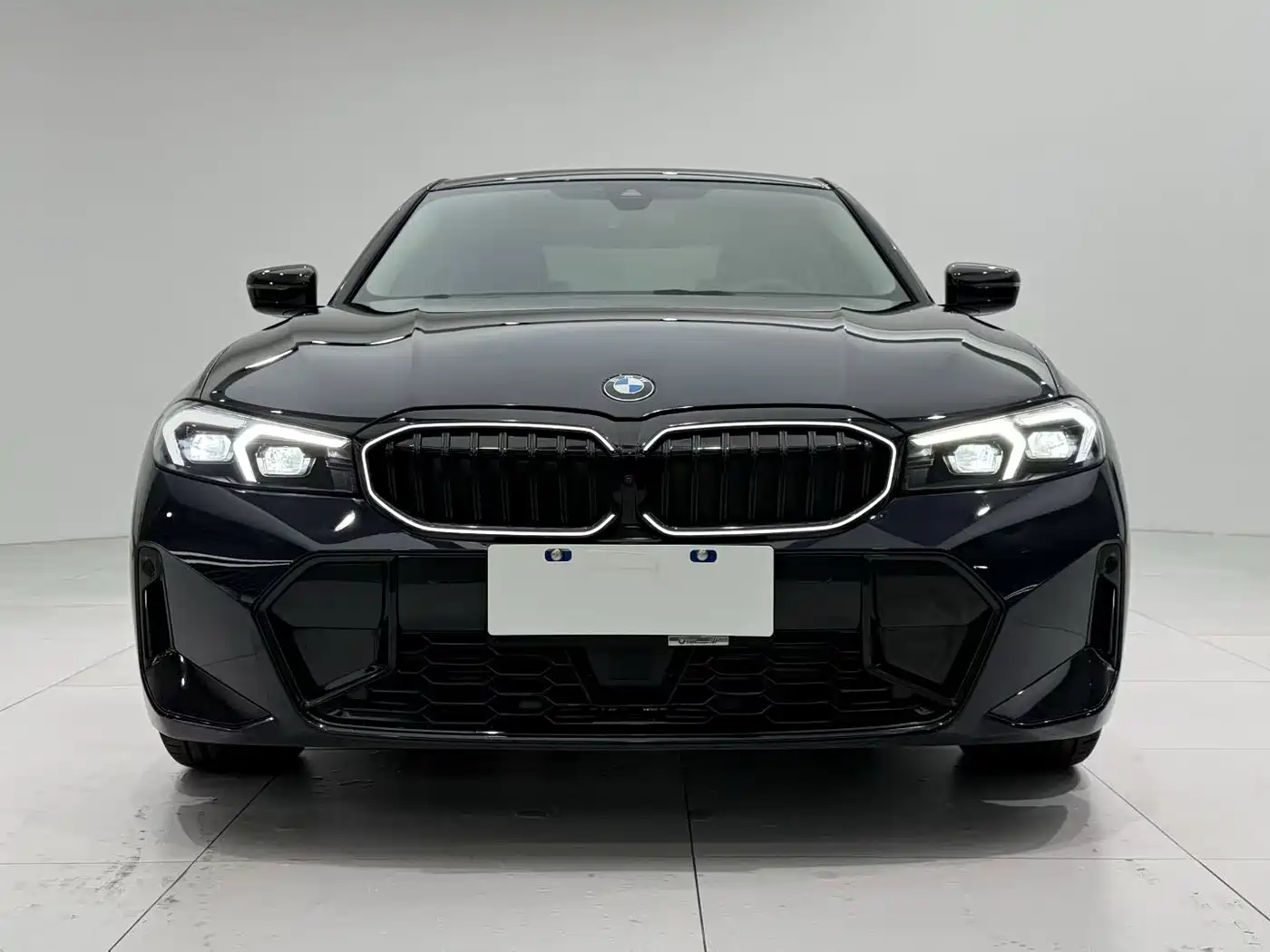 BMW 3 Series 2025 330Li M Sport Night Edition фото 2