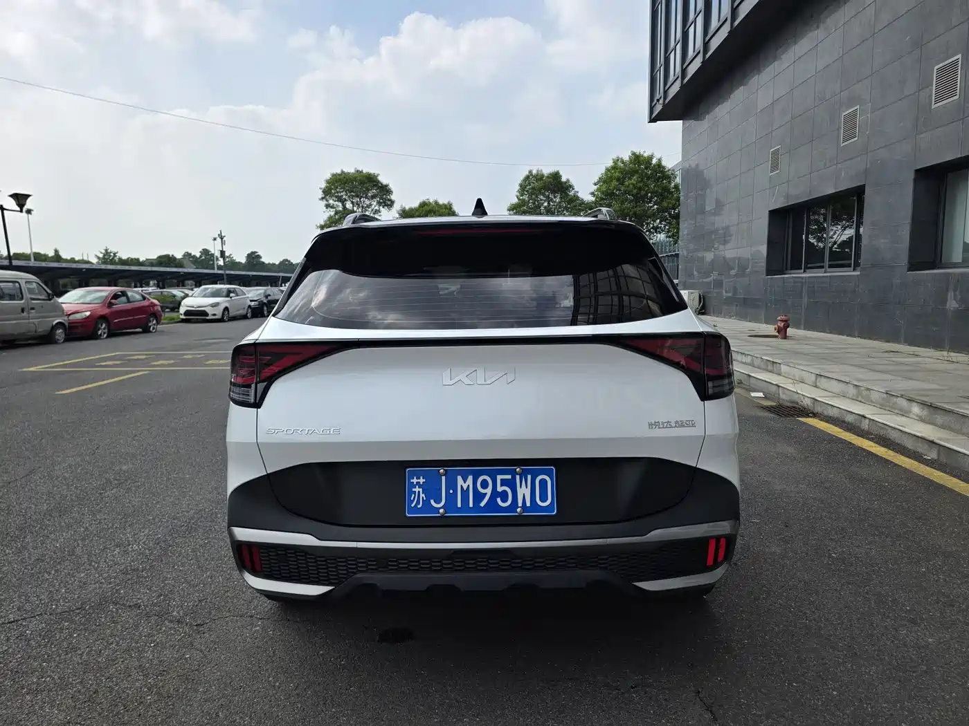 Kia Sportage 2023 1.5T 2WD Premium Edition фото 5