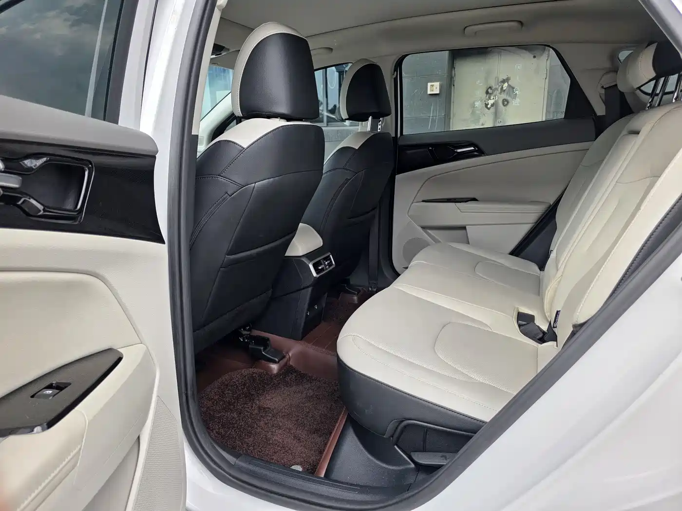 Kia Sportage 2023 1.5T 2WD Premium Edition фото 8