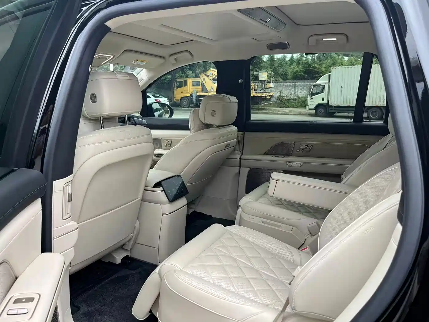 NIO ES8 2026 2025 Model 6-Seat Executive Luxury Edition