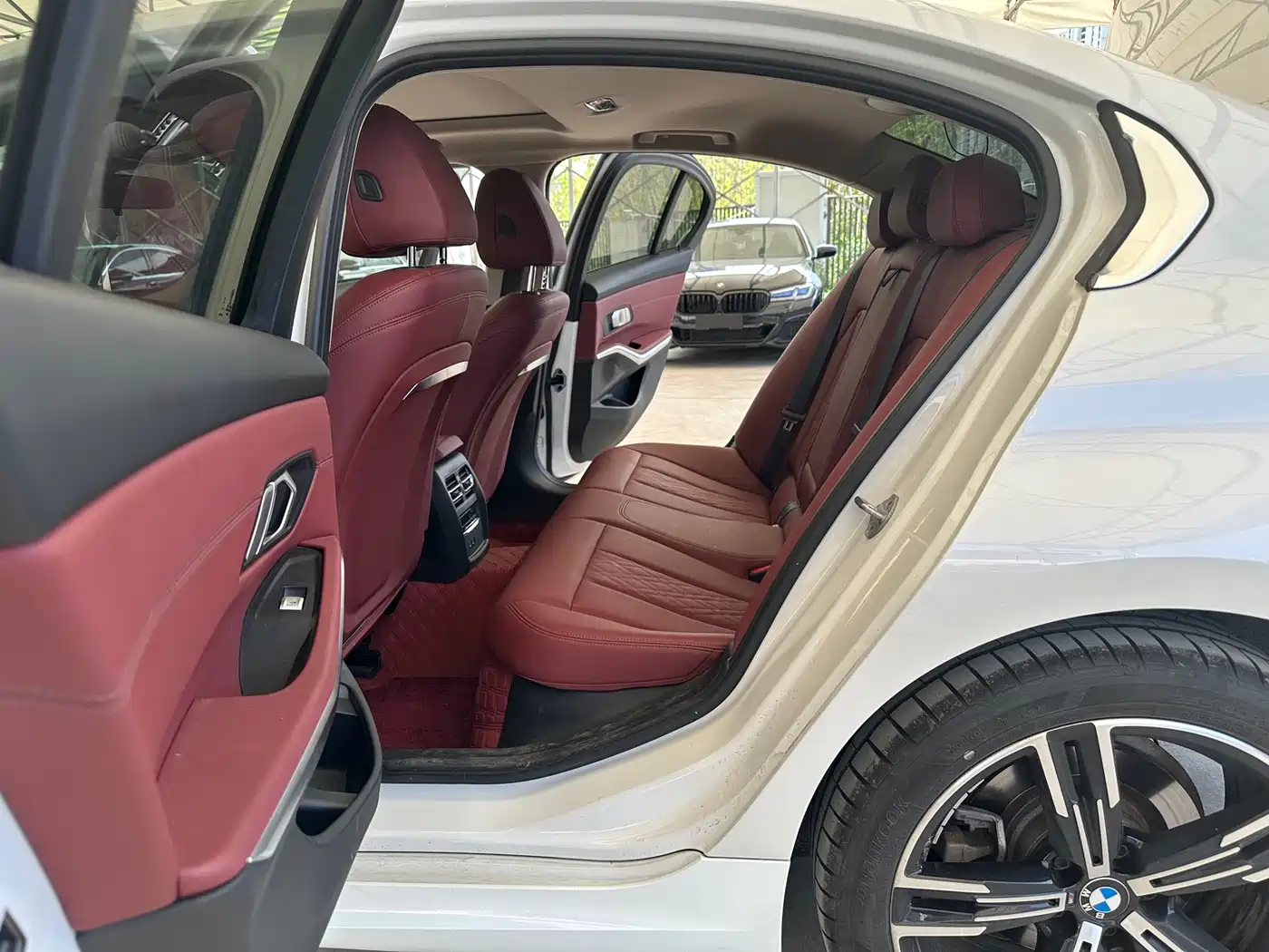 BMW 3 Series 2024 325i M Sport Package фото 14