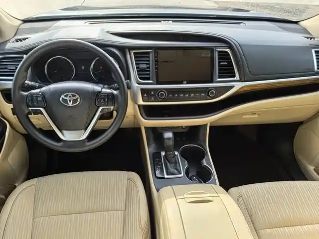 TOYOTA HIGHLANDER