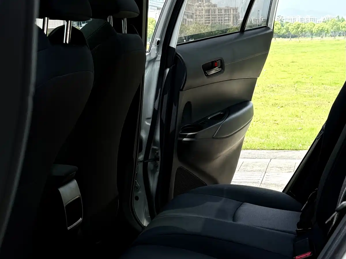 Toyota Frontlander 2023 2.0L CVT Leading Edition фото 6