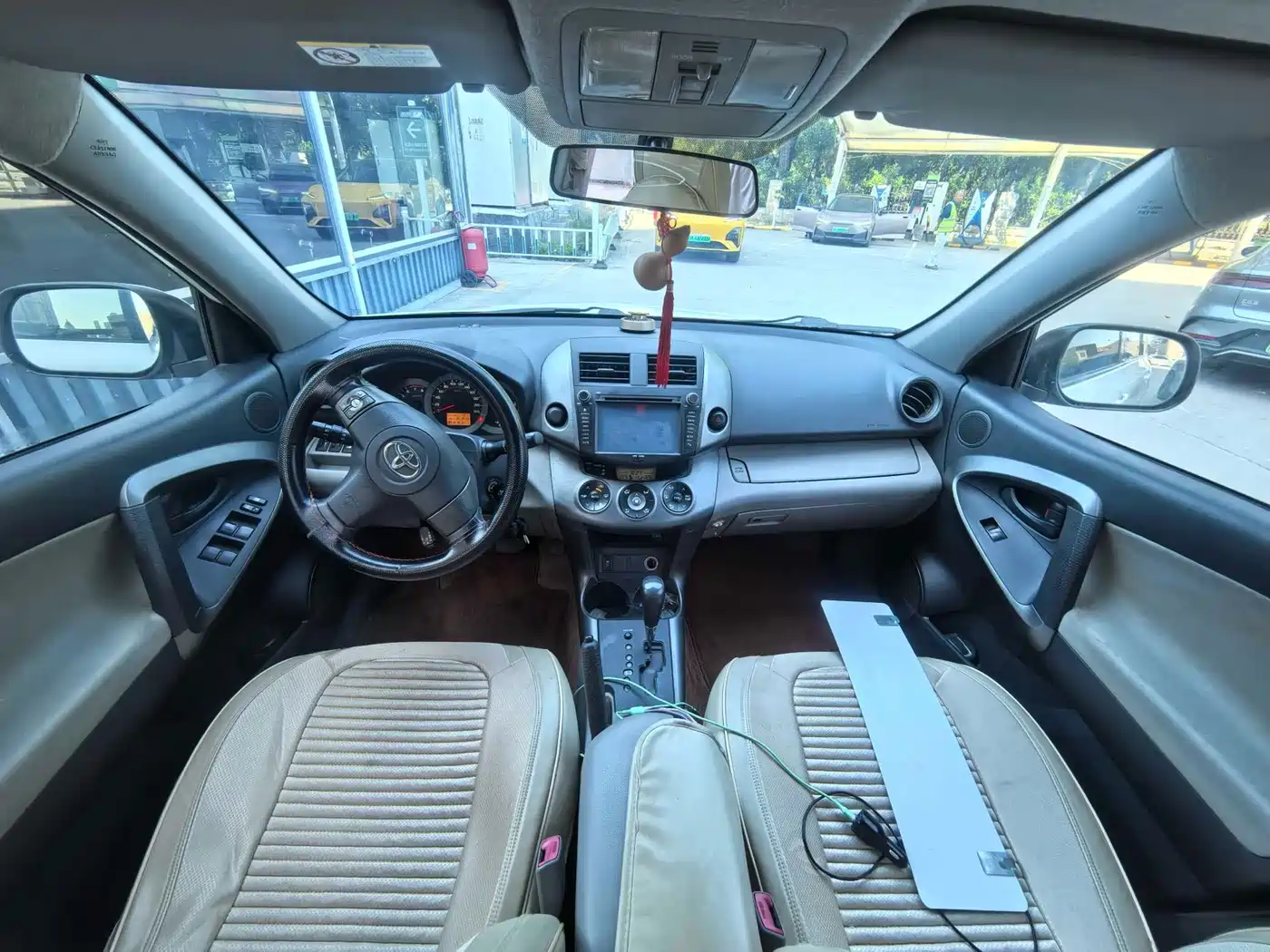 Toyota RAV4 Rongfang 2010 2.0L Automatic Luxury Upgrade Edition фото 9