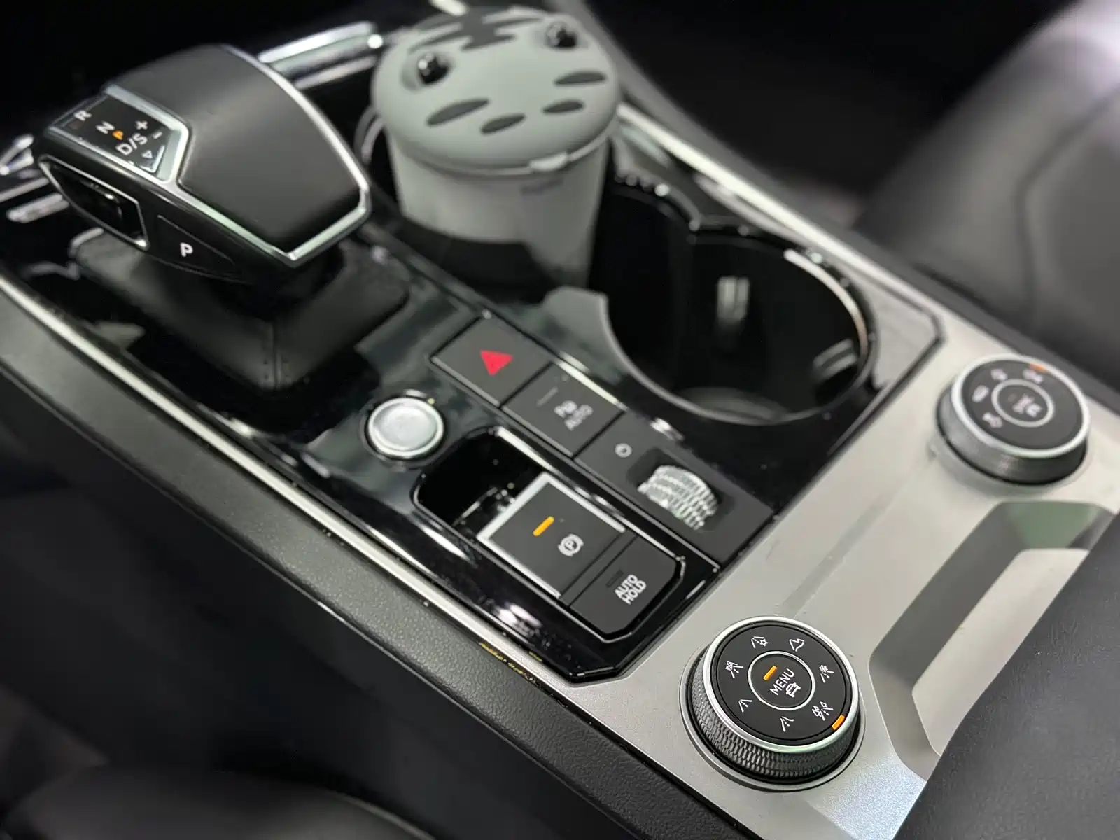 Фото 32 - Volkswagen Touareg