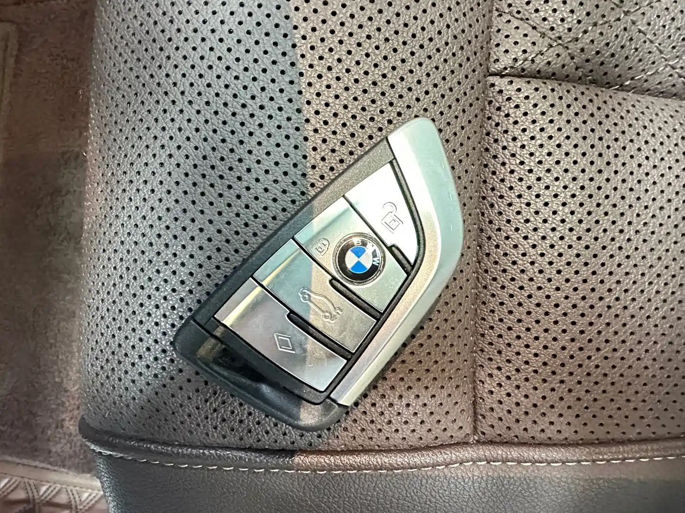 BMW 5 Series 2023 530Li Leading M Sport Package фото 18
