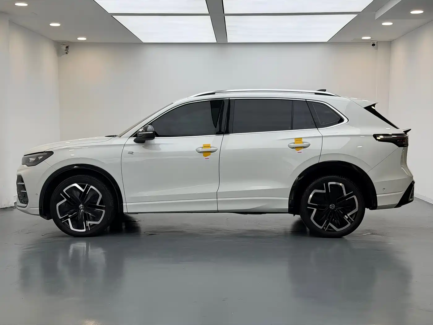 Volkswagen Tiguan L 2024 PRO 330TSI FWD R-Line Intelligent Premium Edition фото 10