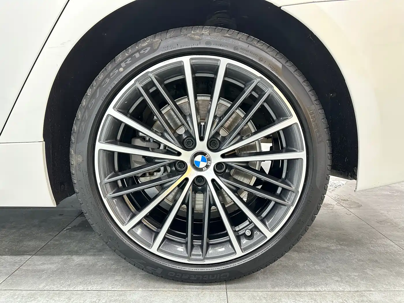 BMW 5 Series 2023 530Li Leading M Sport Package фото 12