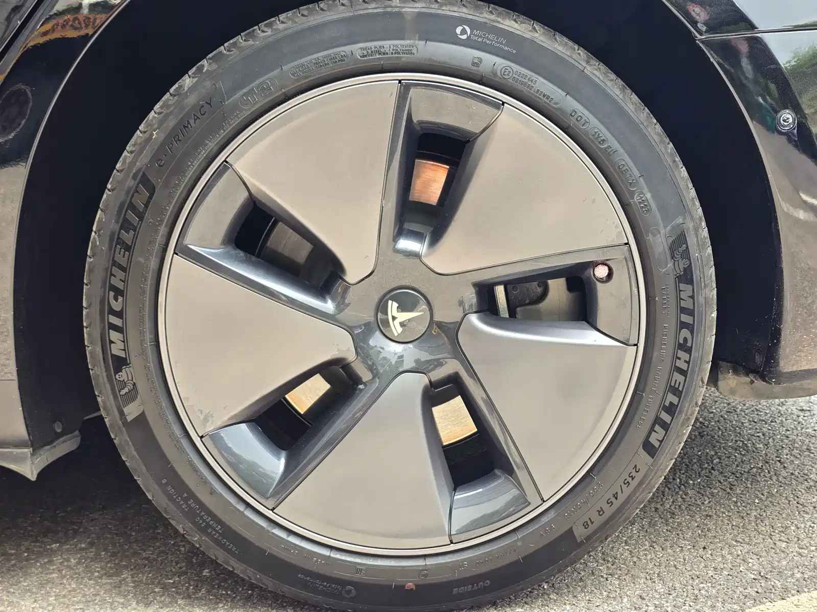 Фото 14 - Tesla Model 3