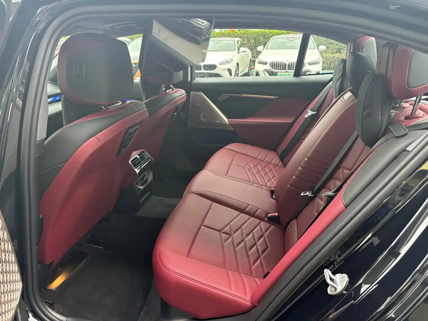 BMW 5 Series 2025 530Li Premium M Sport Package фото 8