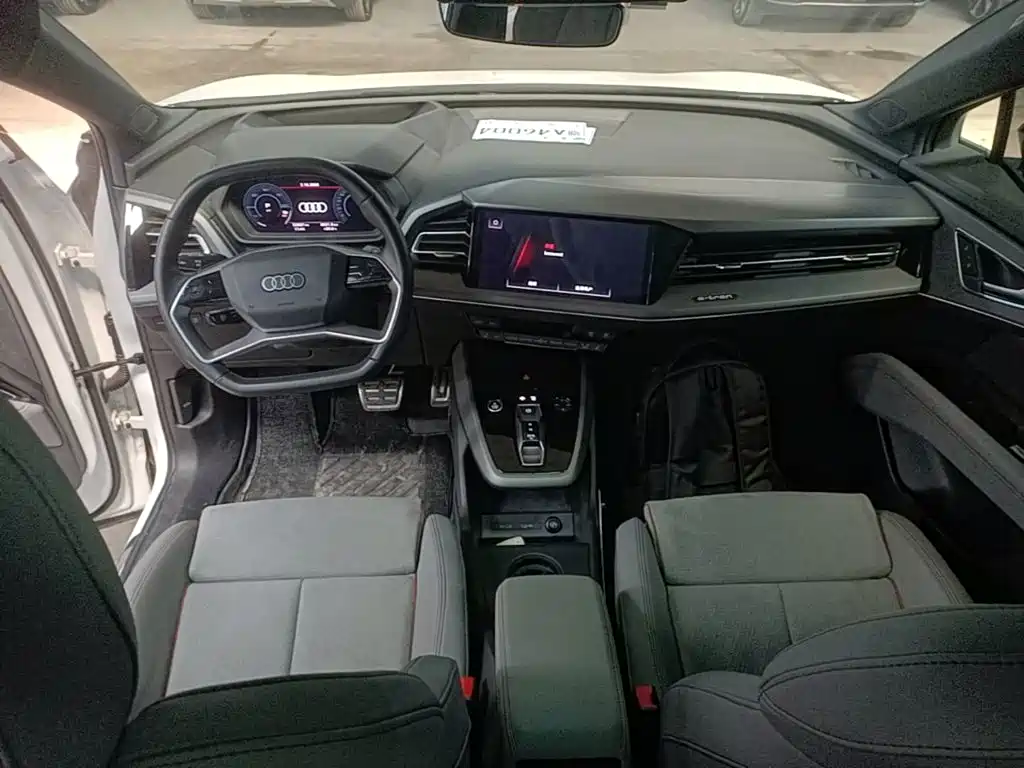 Фото 10 - Audi Q5 e-tron