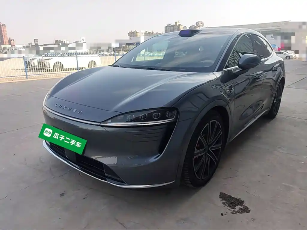 Фото 1 - Zhijie Luxeed R7