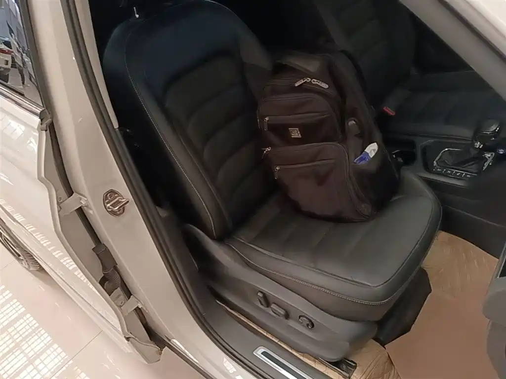 Volkswagen Tiguan L 2021 330TSI Automatic 2WD R-Line Premium фото 25