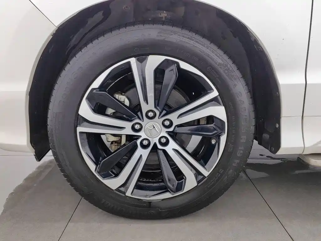 Фото 17 - Honda UR-V