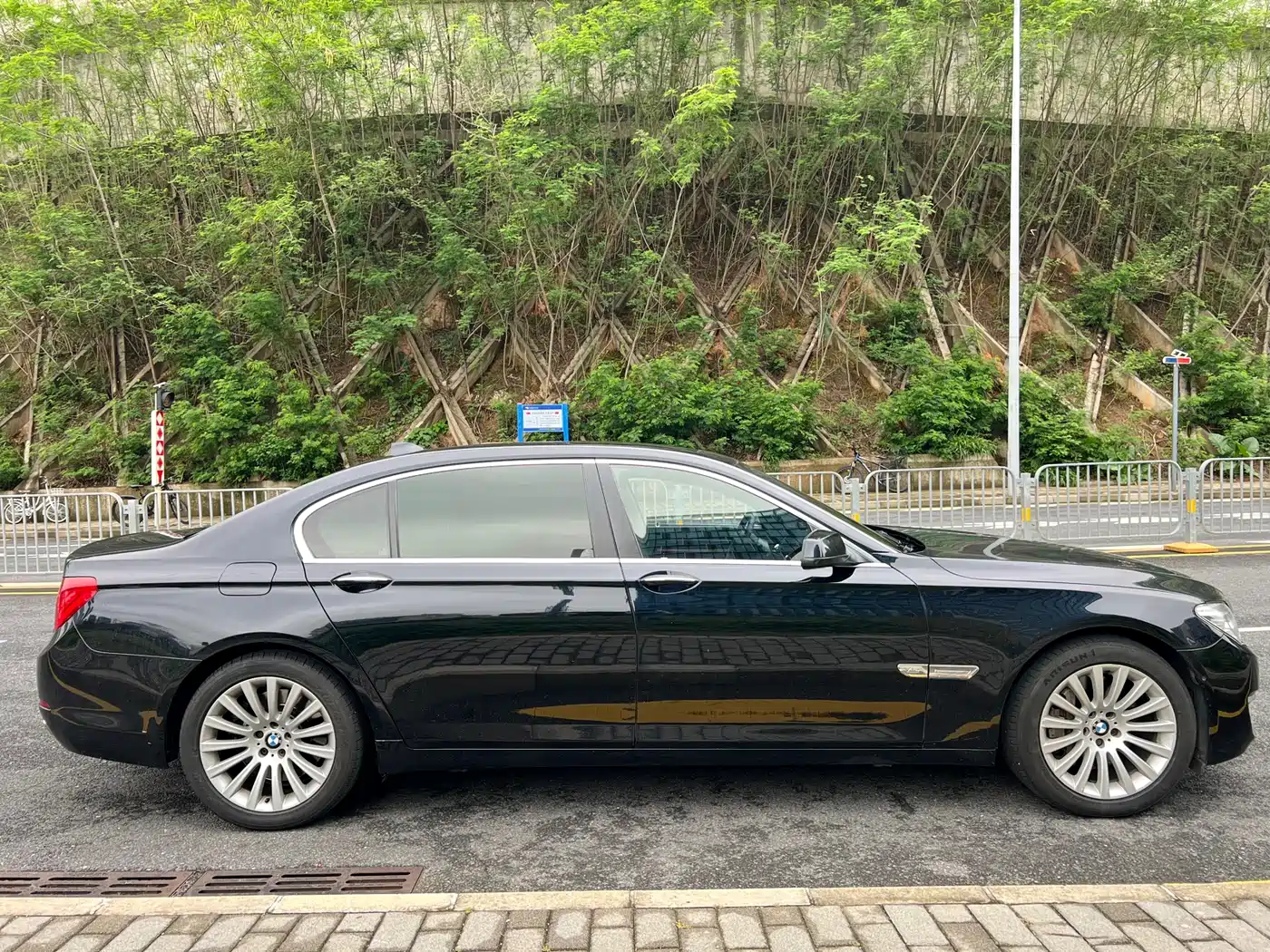 BMW 7 Series 2012 760Li 25th Anniversary Limited Edition фото 5