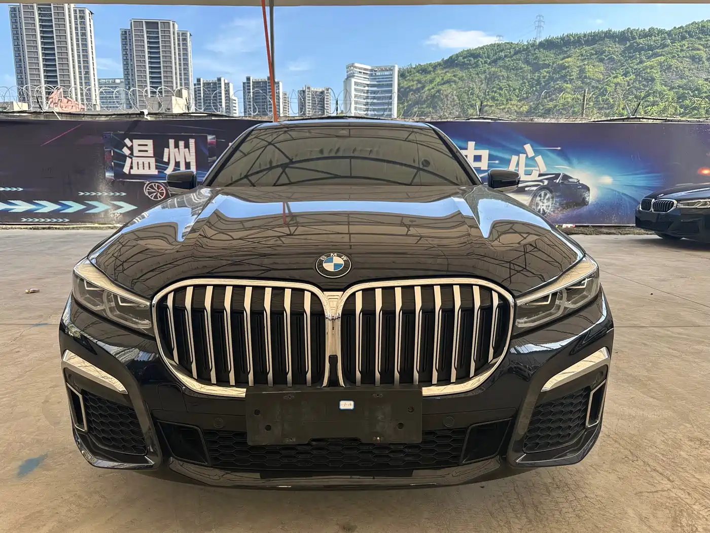 BMW 7 Series 2019 740Li Leading M Sport Package фото 2