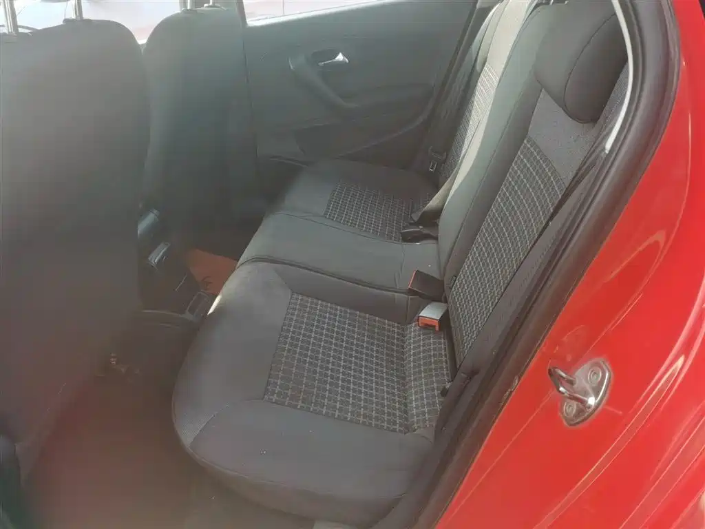 Volkswagen Polo 2014 1.6L Automatic Comfort Edition фото 13