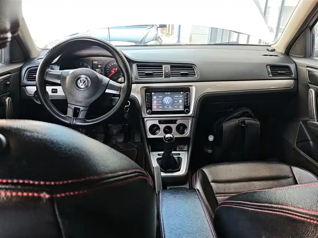 Volkswagen Lavida 2013 Facelift Classic 1.6L Manual Trend фото 10