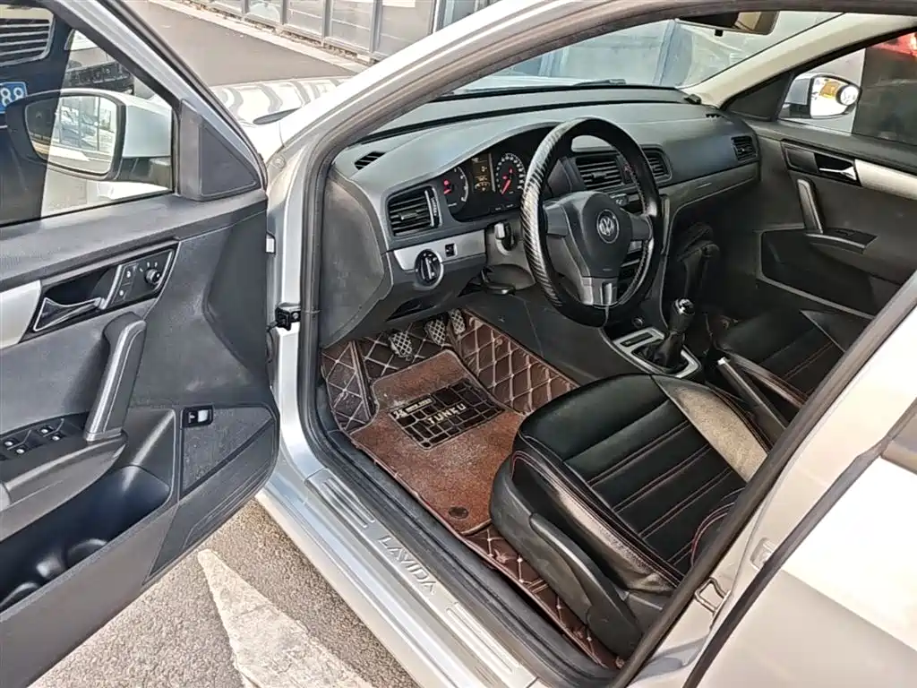 Volkswagen Lavida 2013 Facelift Classic 1.6L Manual Trend фото 16