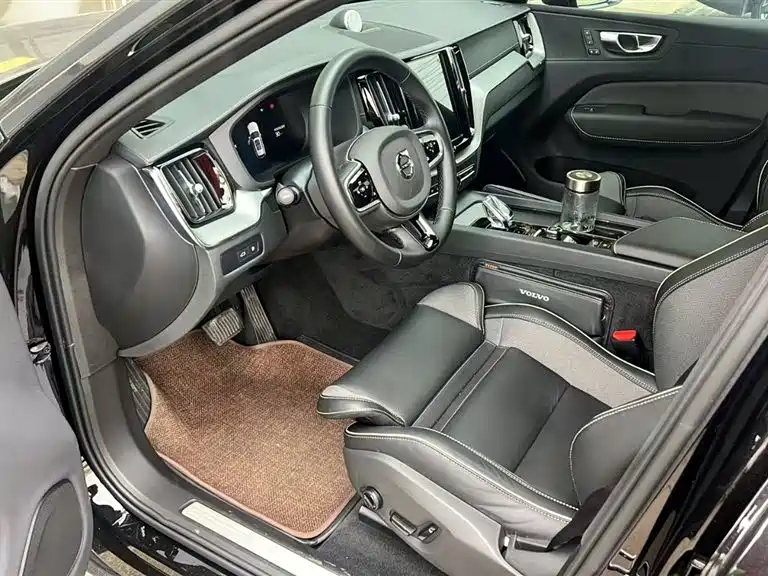 VOLVO XC60 PLUG-IN HYBRID