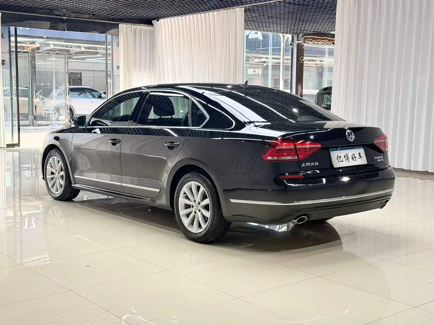 Volkswagen Passat 2017 330TSI DSG Prestige фото 7