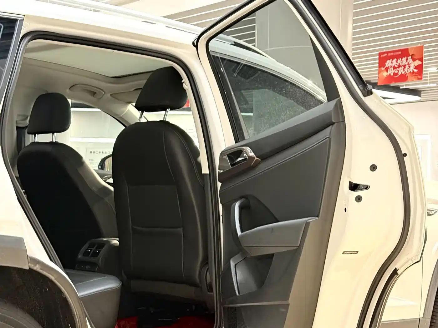 Volkswagen Tharu 2022 280TSI FWD Luxury Edition фото 12