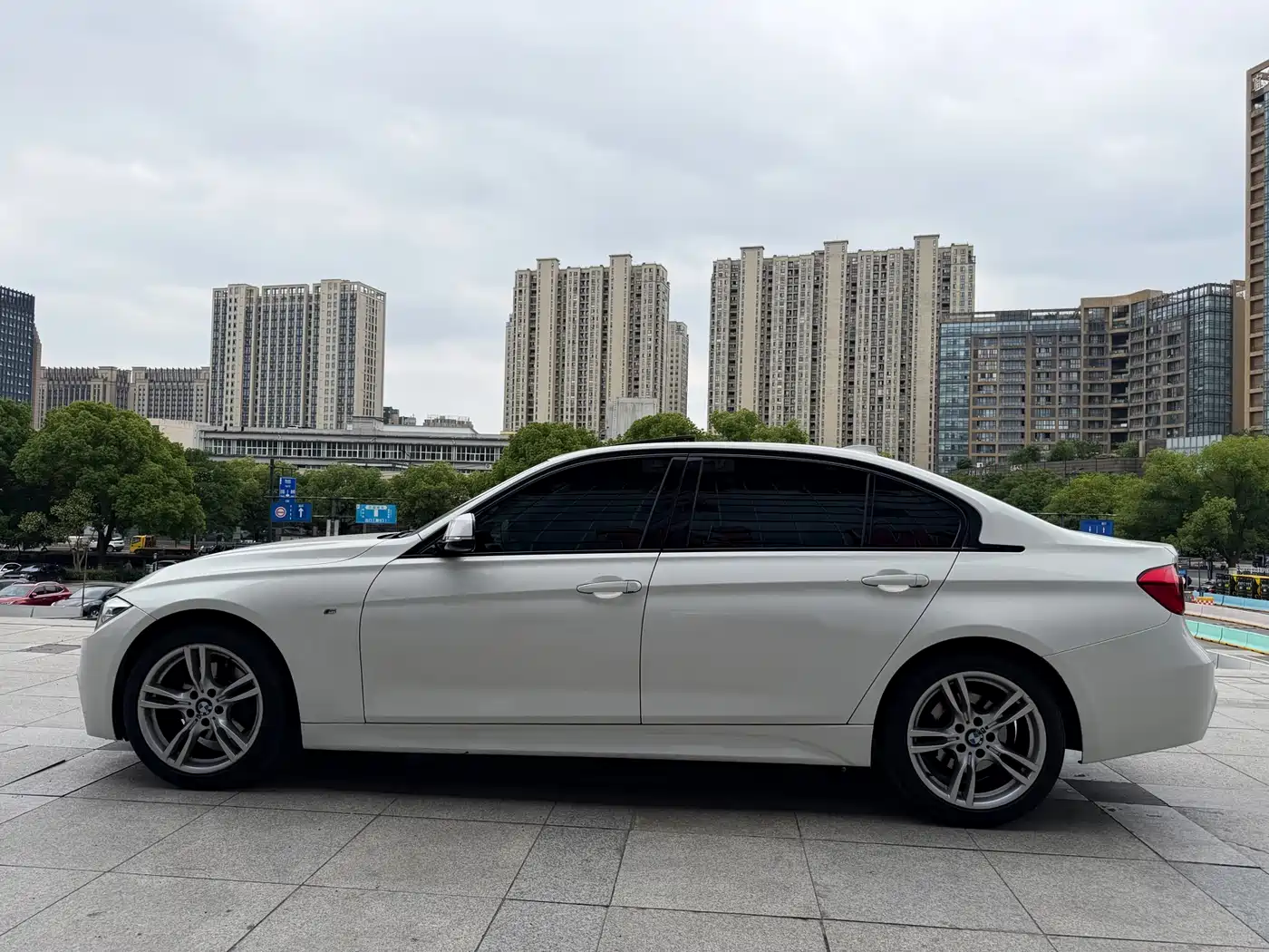 BMW 3 Series 2018 320Li Leading M Sport Package фото 2