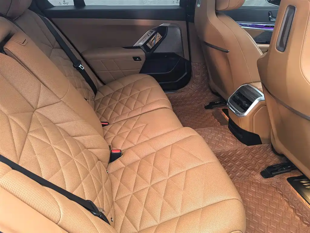 BMW 7 Series 2023 Model 735Li Luxury Package фото 10