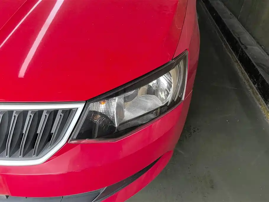Škoda Fabia 2017 1.4L Auto Forward Edition фото 5