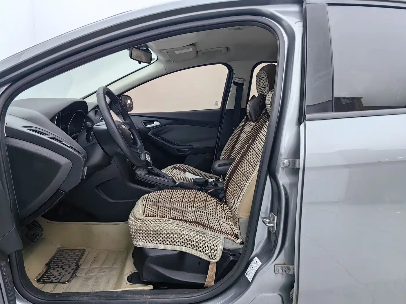 Ford Focus 2012 Hatchback 1.6L Automatic Comfort фото 4