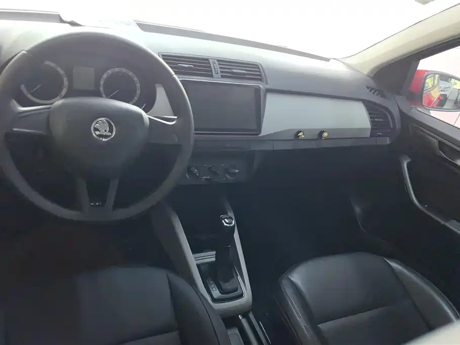 Škoda Fabia 2017 1.4L Auto Forward Edition фото 12