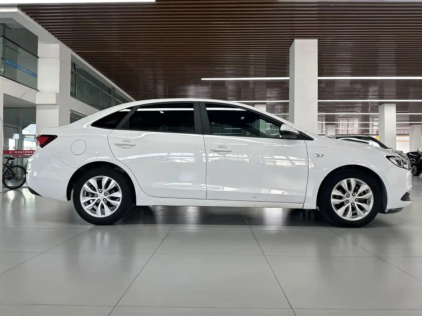 Buick Excelle 2018 15T Dual Clutch Elite (China V) фото 4