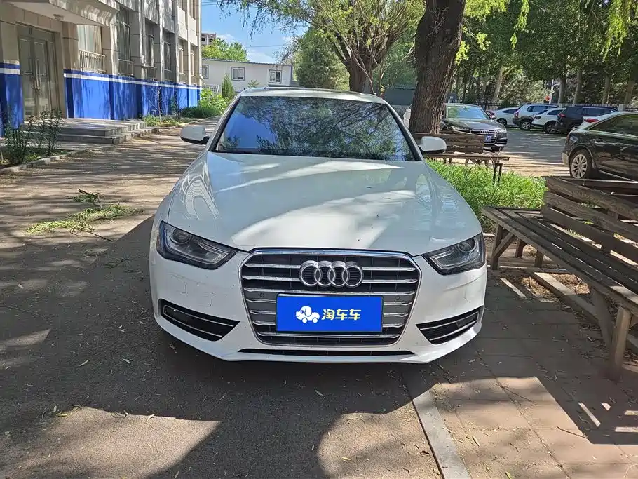Audi A4L 2013 35 TFSI Automatic Comfort фото 2