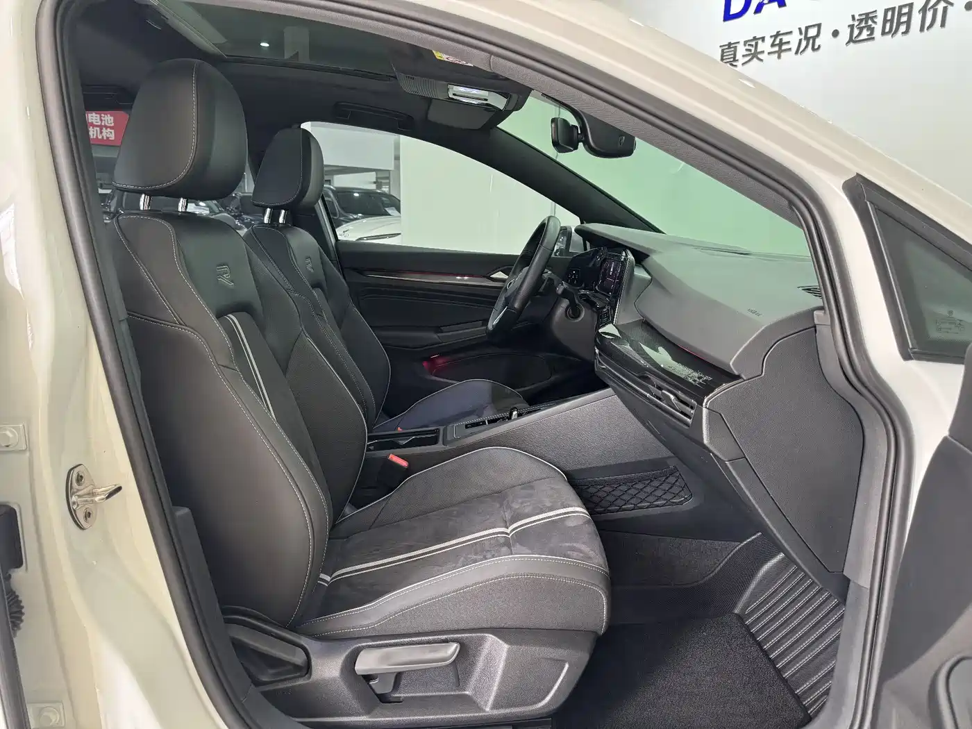 Volkswagen Golf 2023 280TSI DSG R-Line Lite фото 4