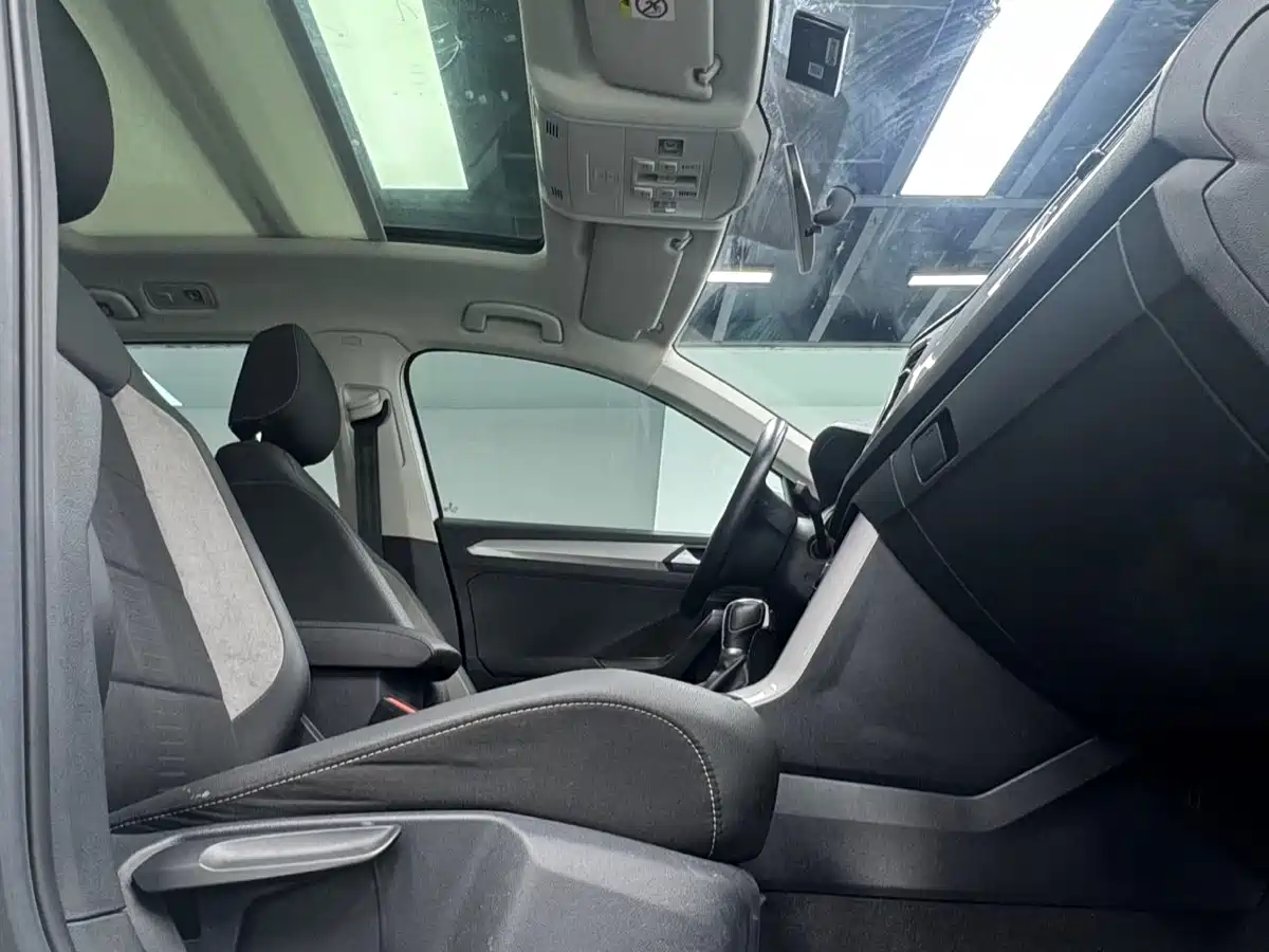 VOLKSWAGEN T ROC EXPLORING SONGS