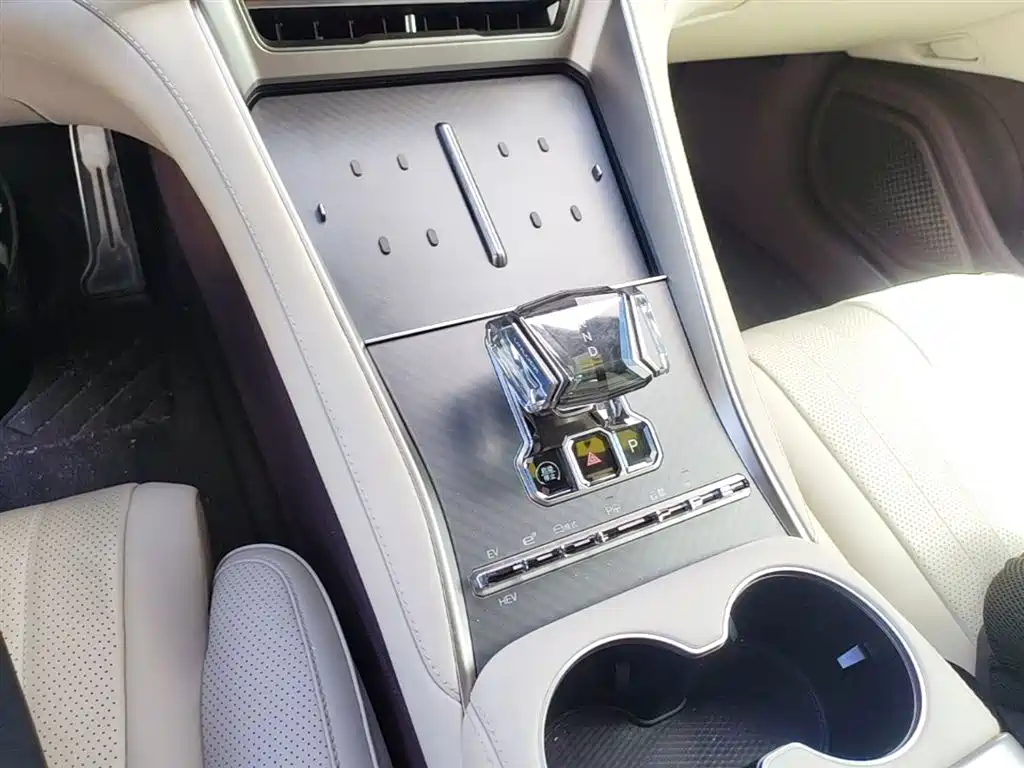 Denza Z9GT 2024 Model 1100 AWD Max Edition фото 14