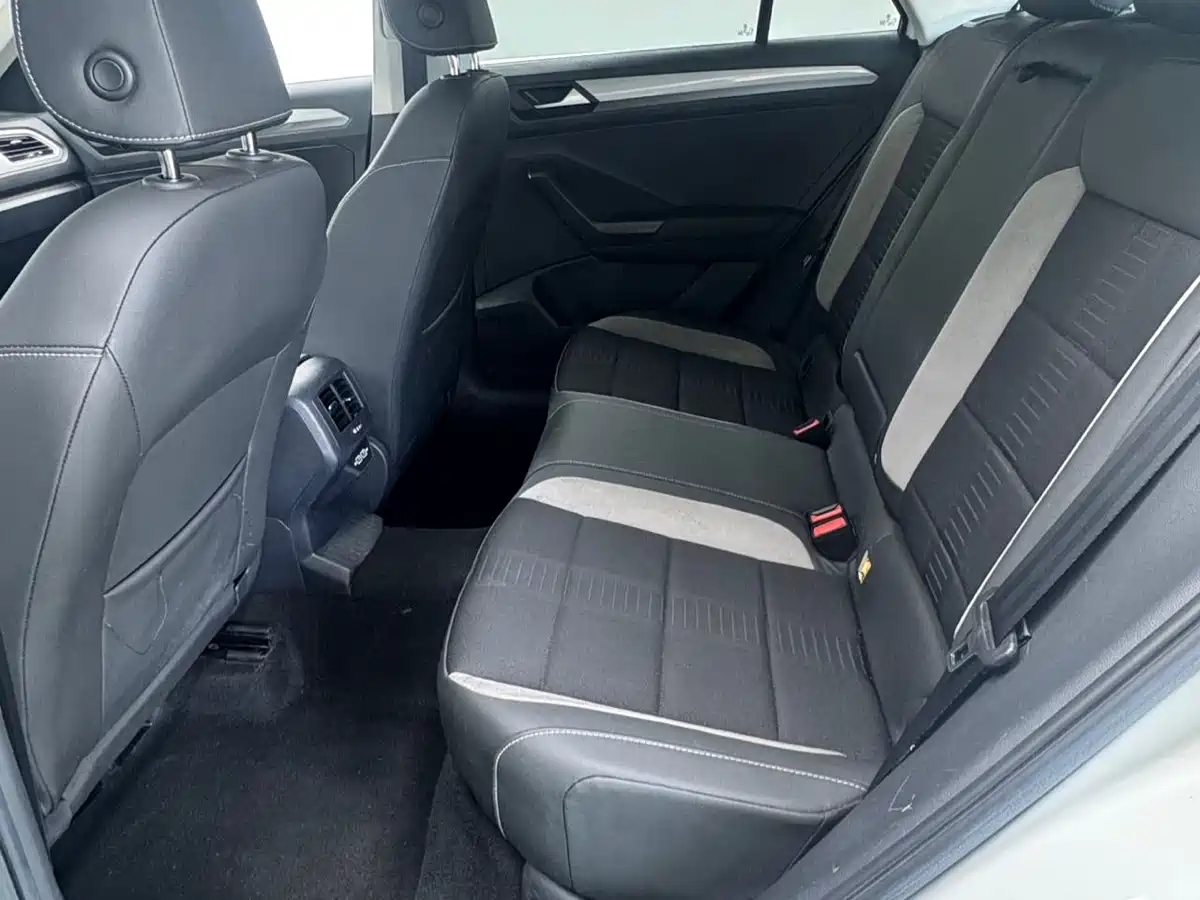 VOLKSWAGEN T ROC EXPLORING SONGS