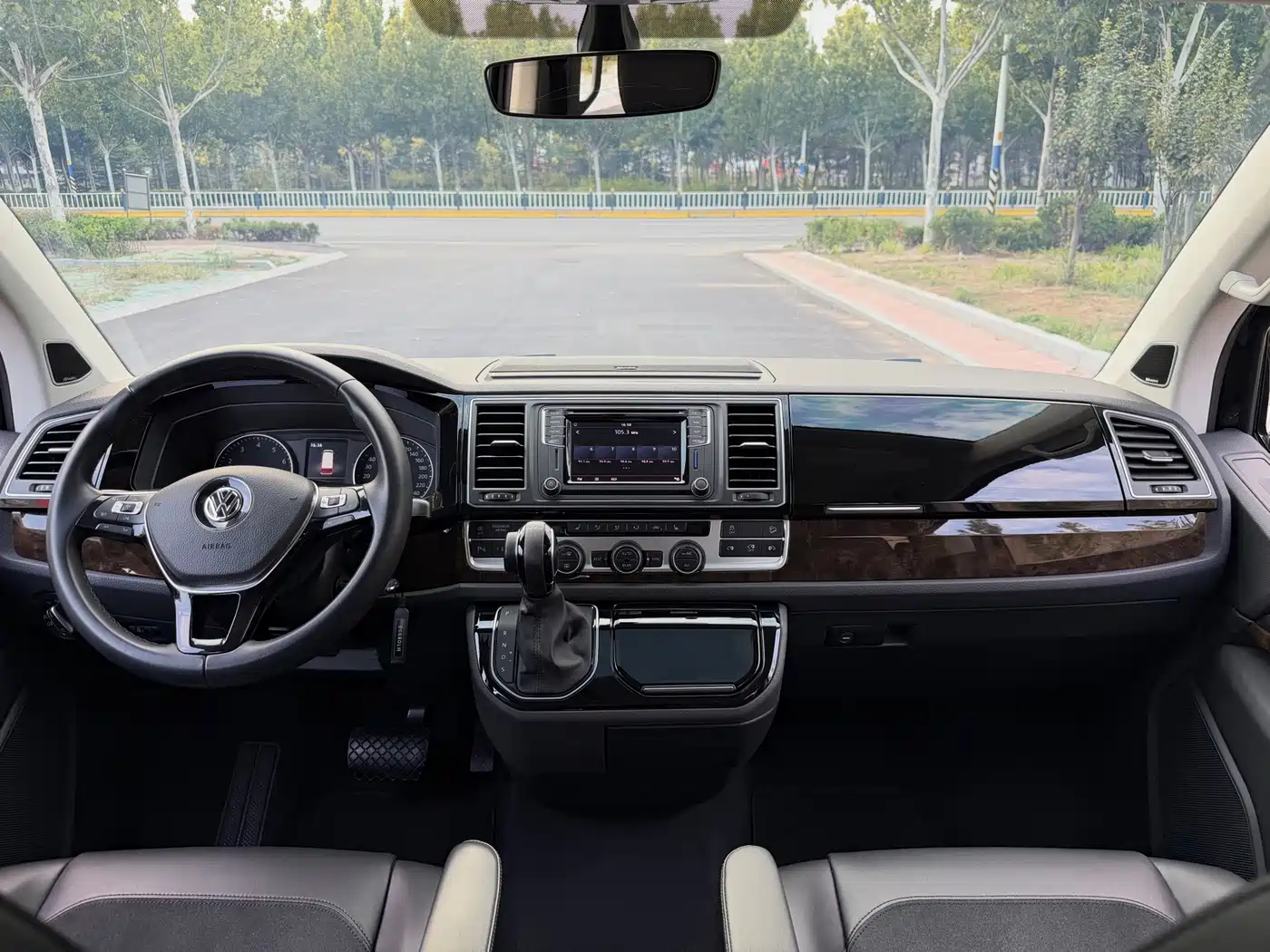 Volkswagen Multivan 2019 2019 2.0TSI 4WD Premium 7-seater